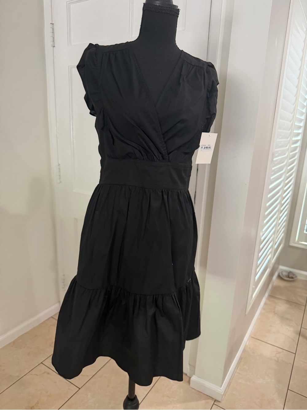 Donna Morgan Black V-Neck Tiered Midi Dress